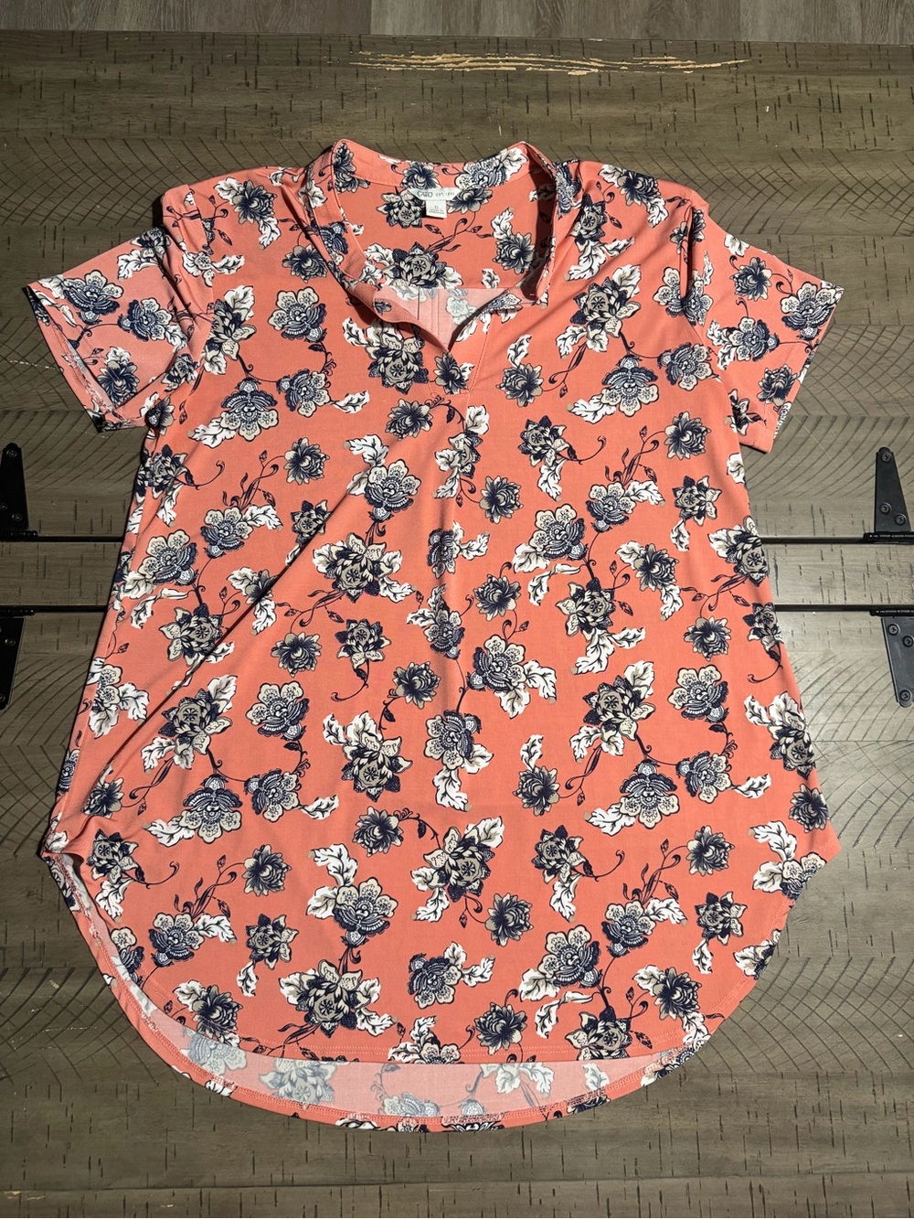 Cato Coral Short-Sleeve Floral V-Neck Top